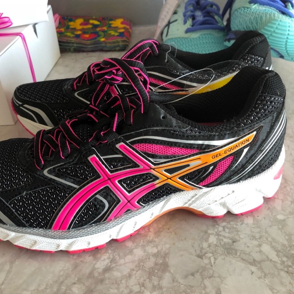 Size 7 ASICS Equation running shoe brand new!!!
